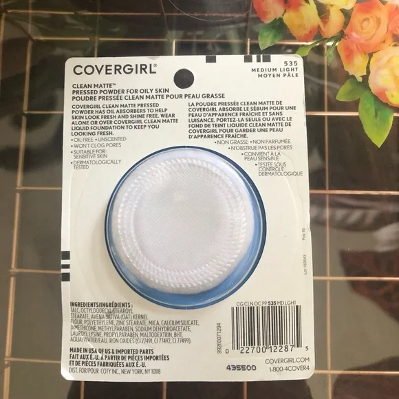 Covergirl Clean Matte Pressed Powder - Blue Compact - Picture 2 of 3